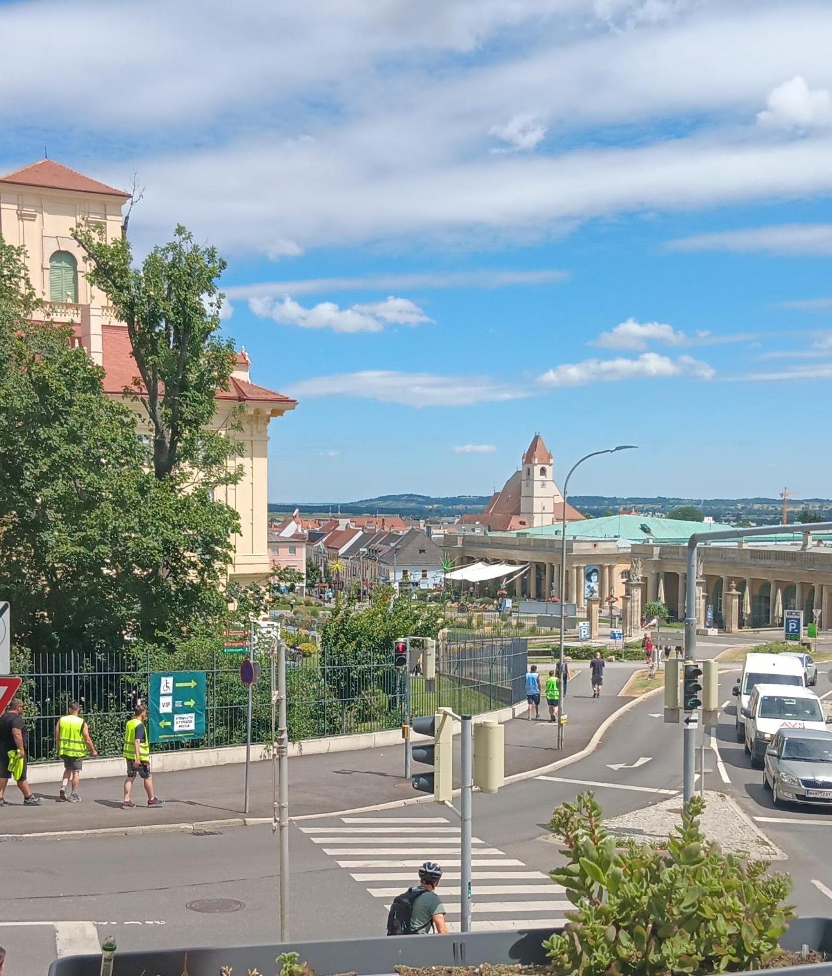 Schloss-Appartements Eisenstadt Buitenkant foto